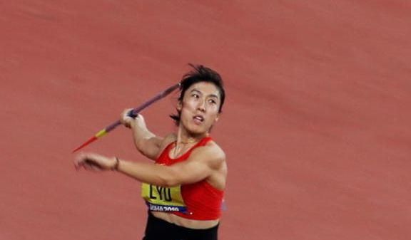 女子标枪刘诗颖首投66.34米，为中国斩获第36金